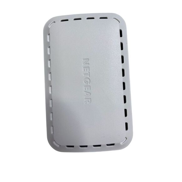 Netgear GS605 5 Port Gigabit Ethernet Switch With Power Adapter Ethernet Cord - Picture 11 of 16